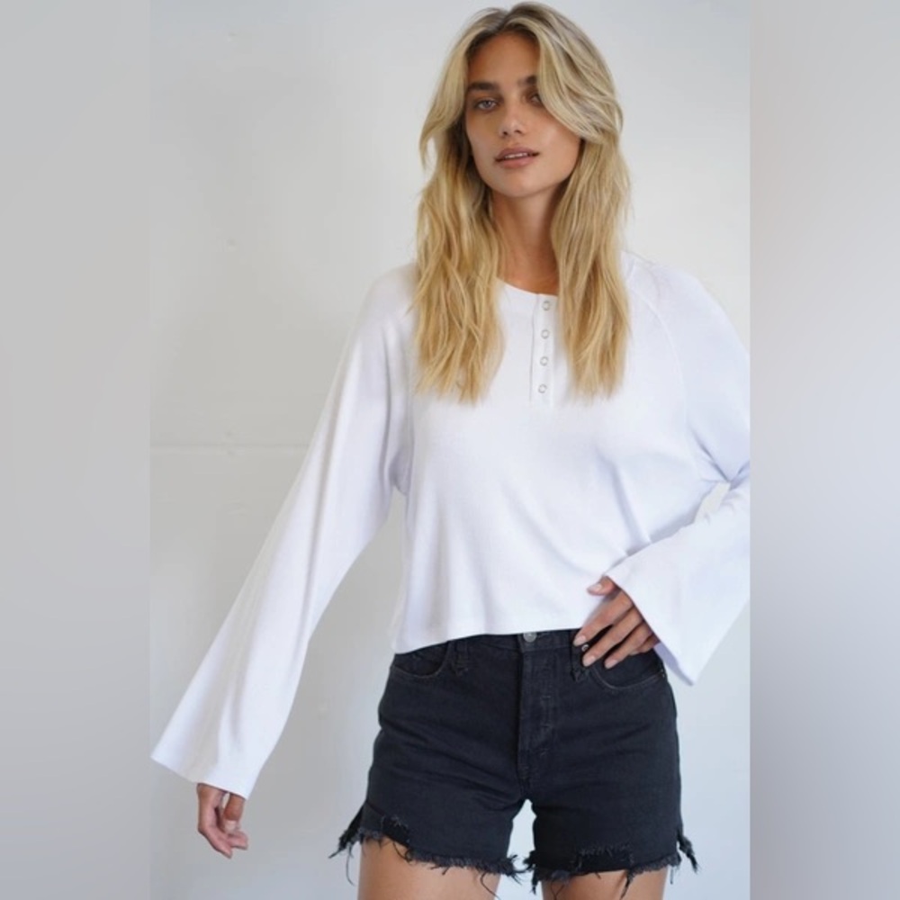 LNA RHETT CROPPED HENLEY IN WHITE size M